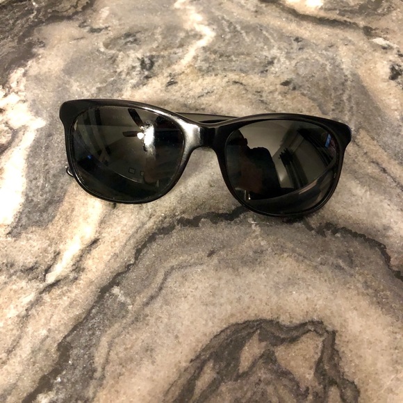 Burberry sunglasses - Picture 2 of 2